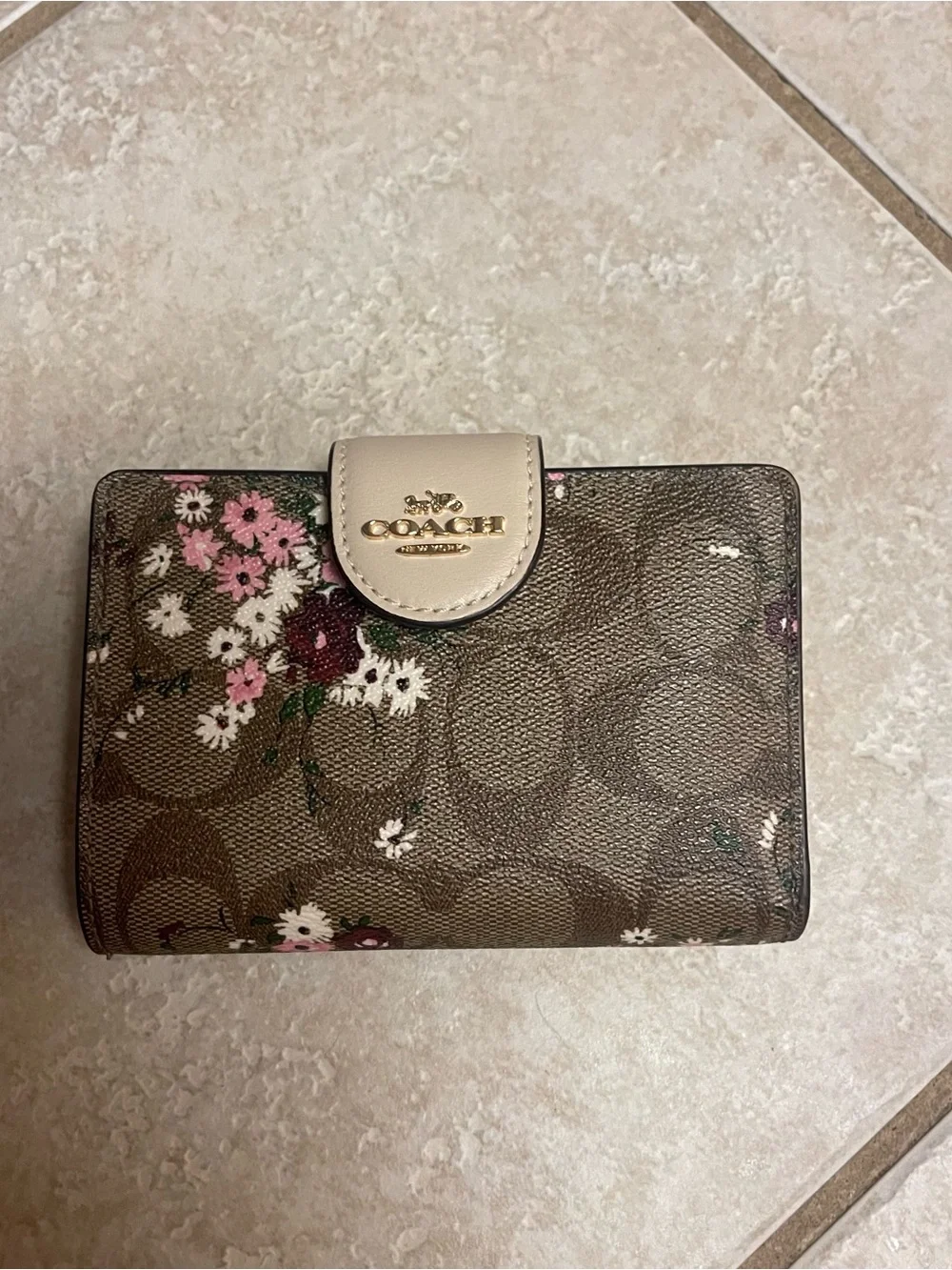 Coach Medium Corner Zip Wallet in Signature Evergreen Floral C3773